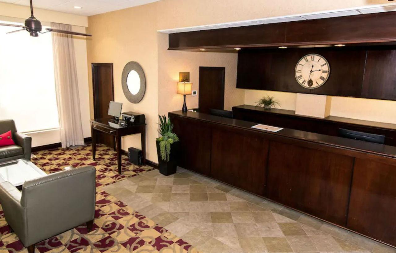 Howard Johnson By Wyndham Портсмут Екстериор снимка
